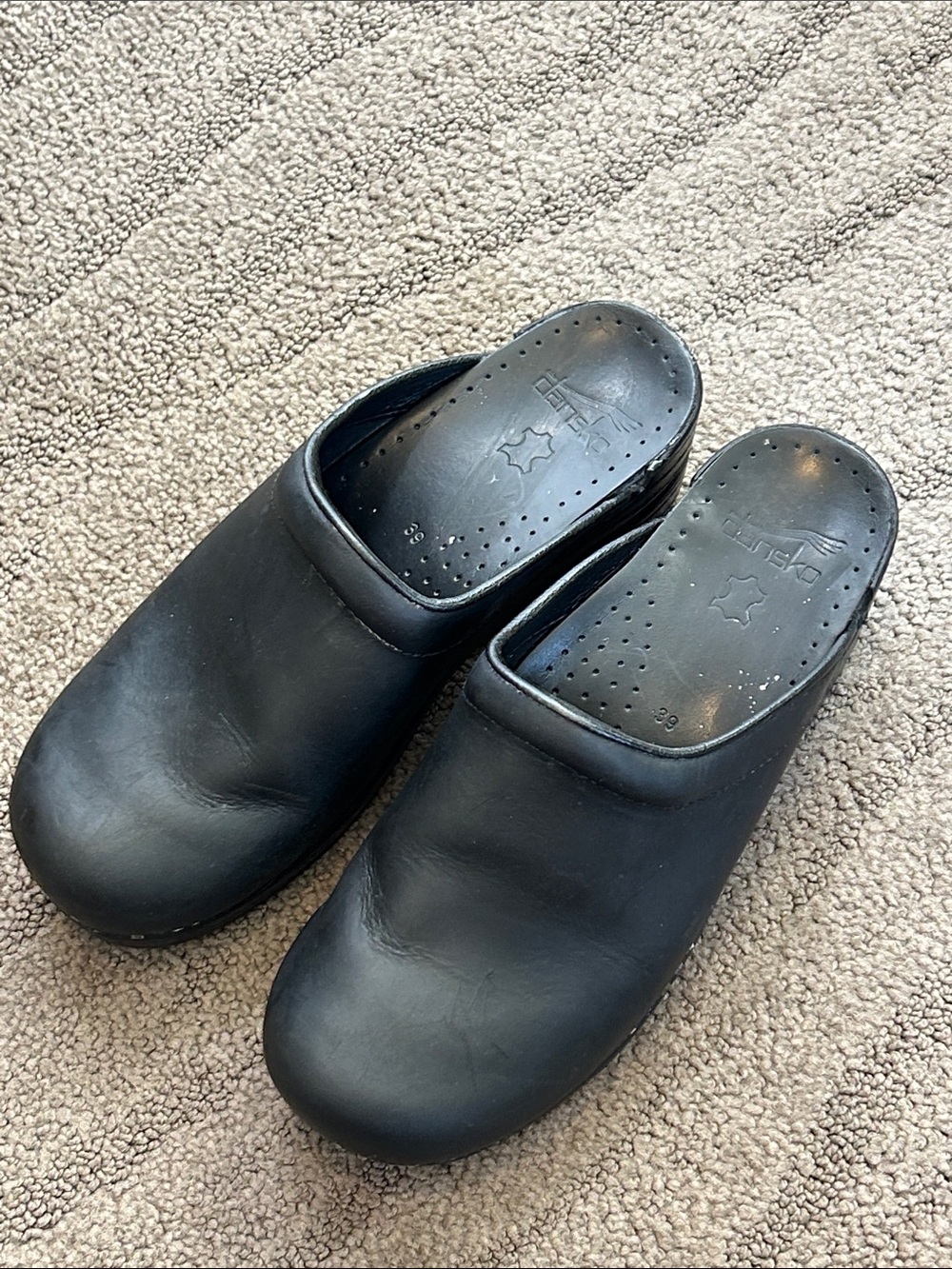 Dansko Women's Sonja Black Oiled Mule Size 39